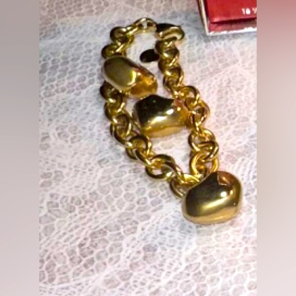 NWOT Retired Victoria Emerson Vintage Style Heart Charm Bracelet *Rare Find*